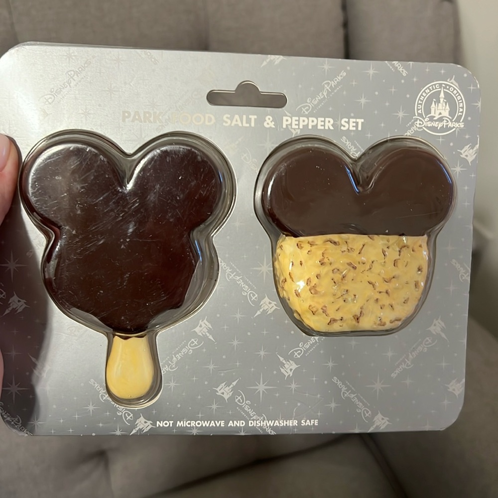 Disney park food salt and pepper set
